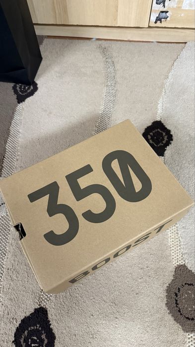 YEEZY boost 350 v2 cloud white