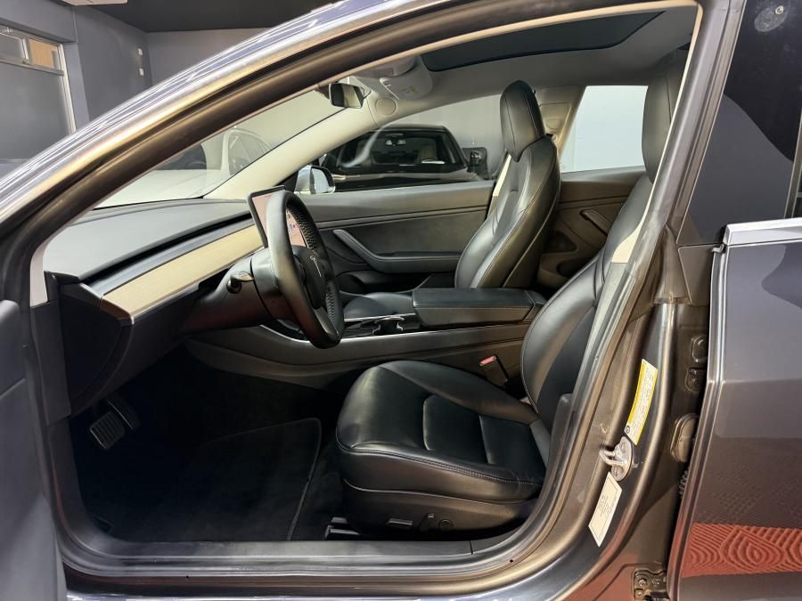Tesla Model 3 Standard Range Plus RWD511338636431872006