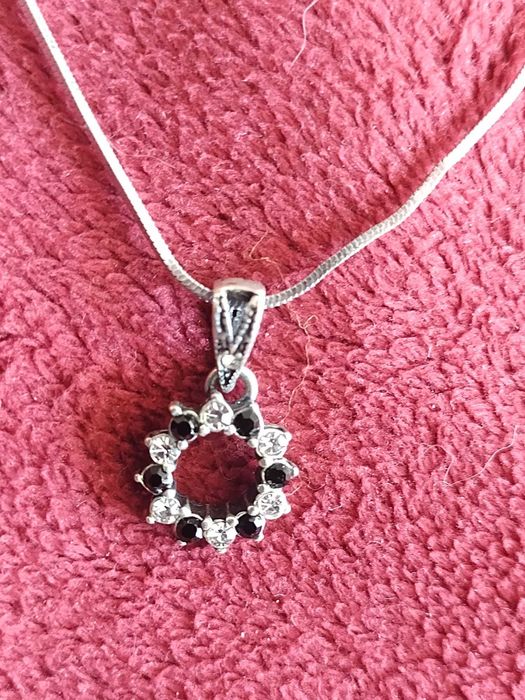 Charms, mała zawieszka z łańcuszkiem