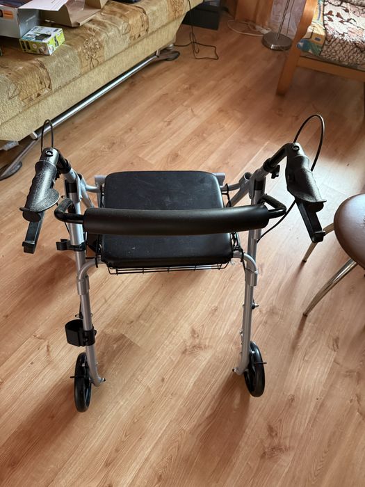 Chodzik rehabilitacyjny - wózek inwalidzki