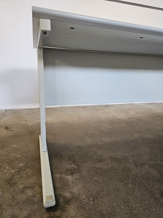 Secretária de Escritório Robusta 180x80 cm – Estrutura Metálica | Bom Estado