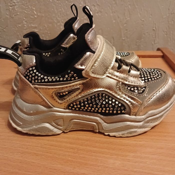 Кросівки для дівчинки