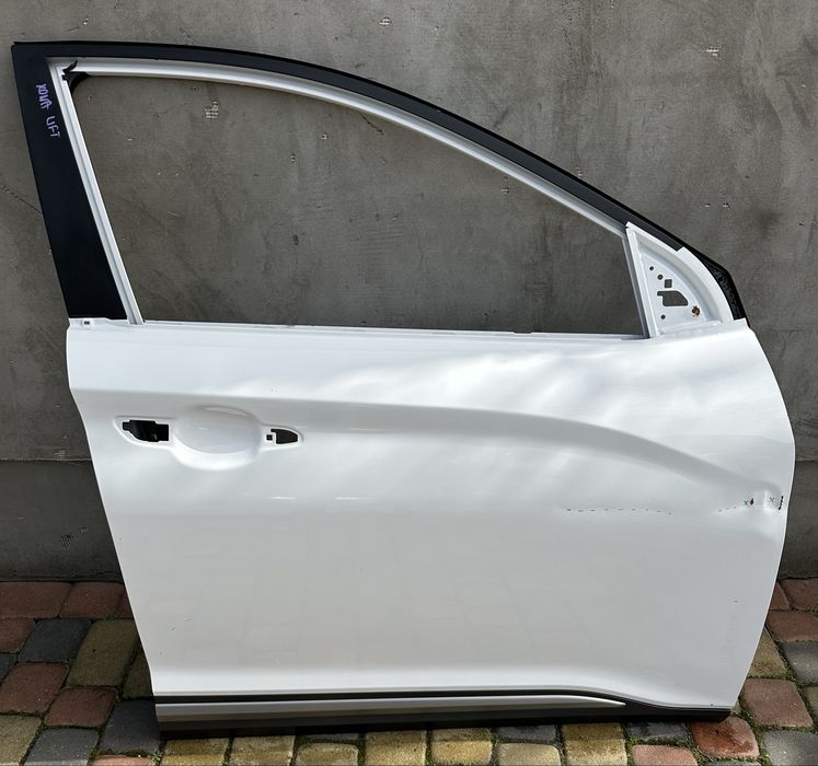 Hyundai Kona кона дверь дверка права передня  в наявності
