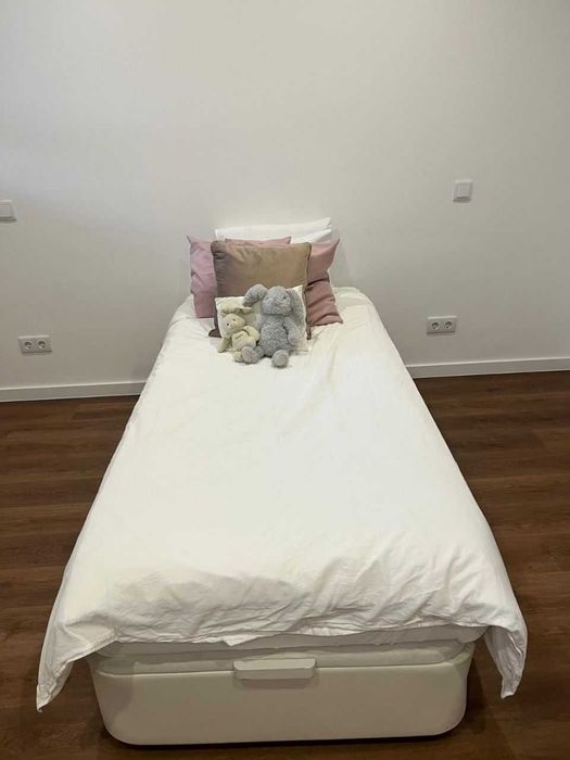Cama de solteiro do Ikea raridade com báu + Colchão com capa protetora