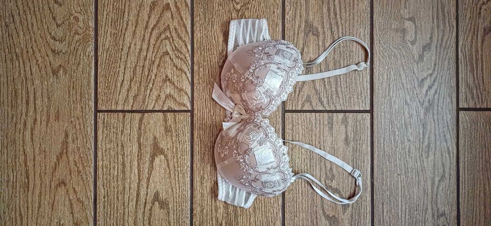beżowo# kremowy biustonosz Balaloum w r. 80 B# push up