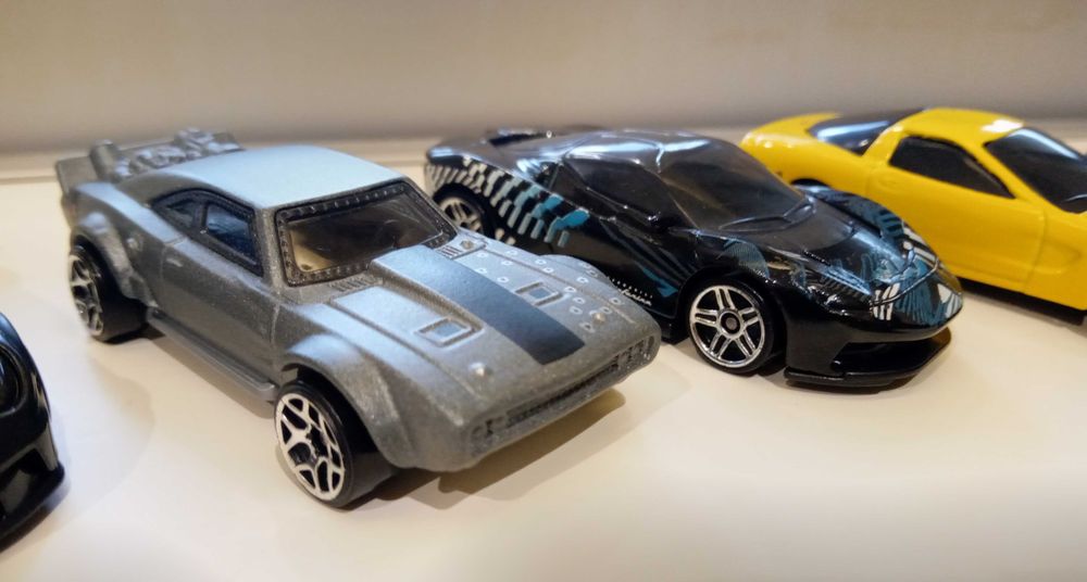 Hot Wheels e outros - 12 carros, escala 1/64