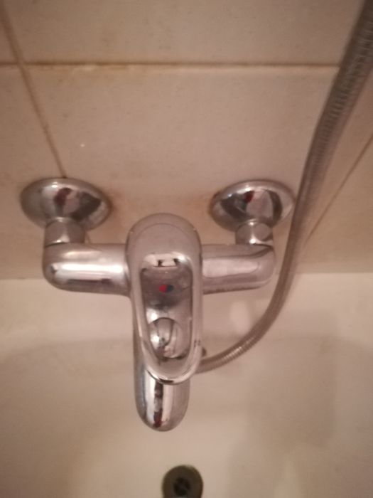 Torneira monocomando de banheira, barra de chuveiro e de cozinha