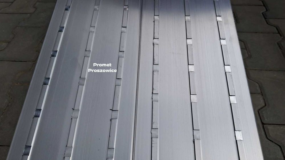 2 Lekkie Najazdy Aluminiowe Panelowe Frezowane do Busa Przyczepy 32cm szerokie
