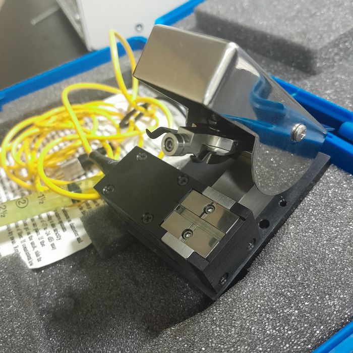 PTS-20C F-PMX Прищіпка введення виведення оптичного сигналу у волокно