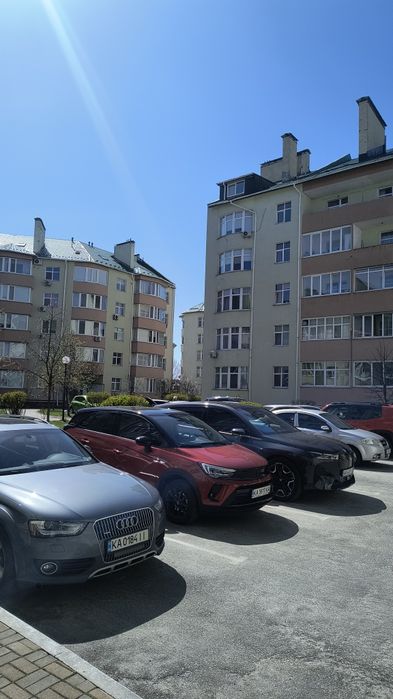 Продаж трьохкімнатної  Петропавлівська Борщагівка, Борщагівська 30а