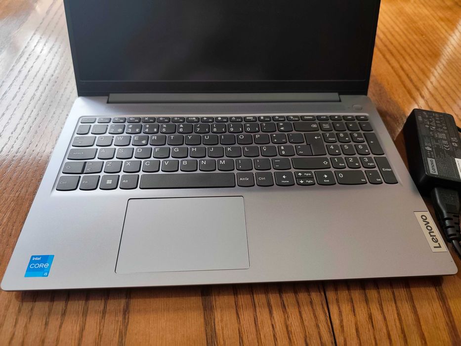 Lenovo i5-12450H 16GB 512GB W11Pro Como Novo