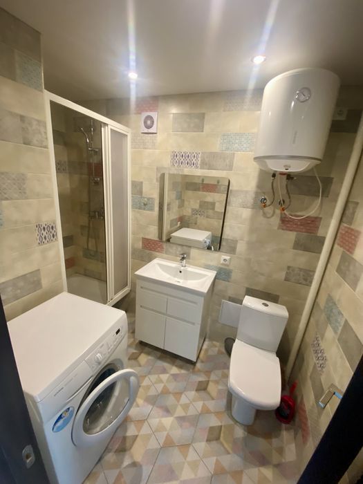 1 кім-на квартира з ремонтом біля центру .Тепла .