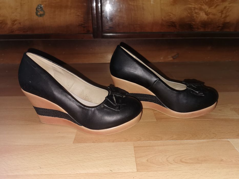 Damskie buty na koturnie rozmiar 39