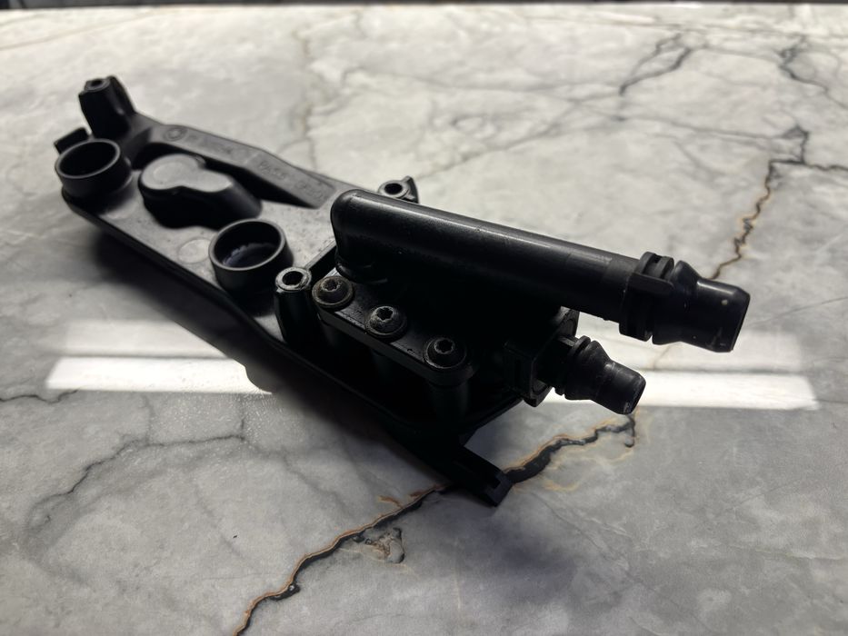 Корпус теплообмінника БМВ Е60 Е61 Термостата Термостату BMW E65