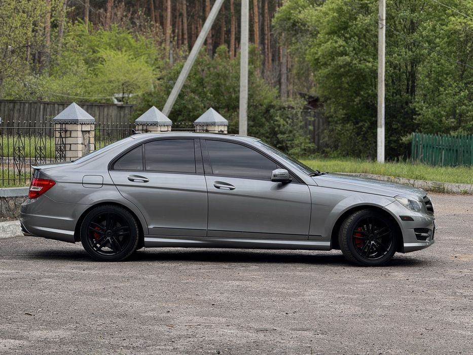 Mercedes-Benz W204 C300 2012 в чудовому стані