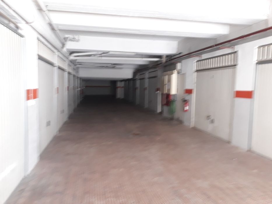GARAGEM BOX 15M2, privada, óptimos acessos. Perto C.C. CAPARICA OCEANO