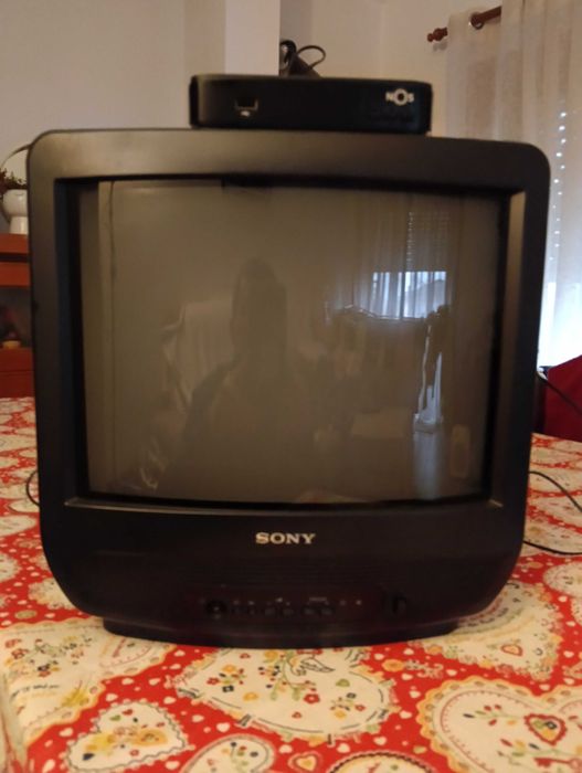 TV Sony e descodificador Nos