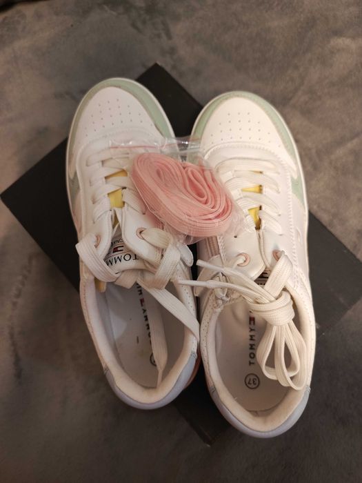 Sneakersy Tommy Hilfiger białe