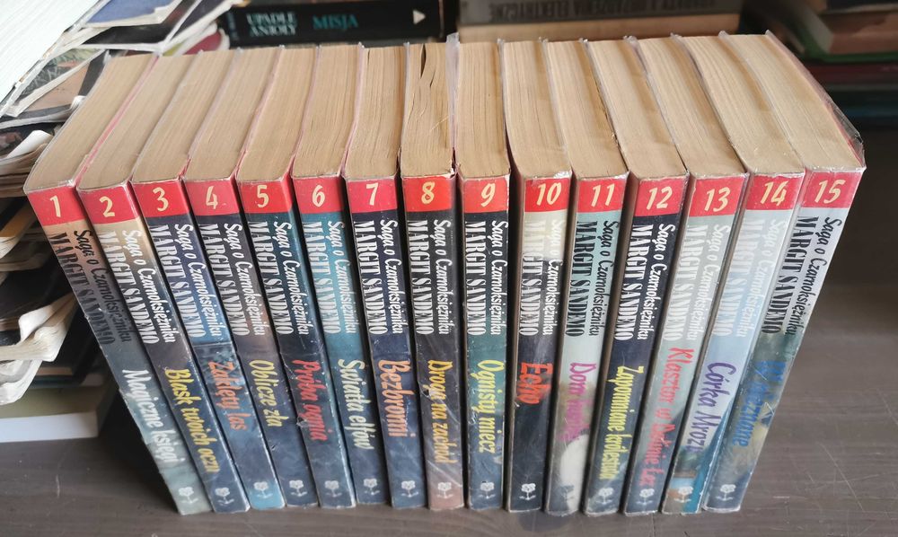 Margit Sandemo Saga o Czarnoksiężniku tom 1-15 komplet