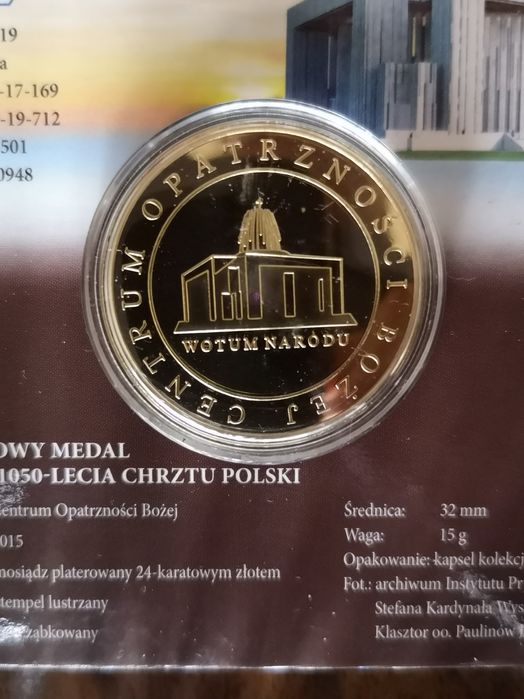 Dwa medale pamiątkowe.