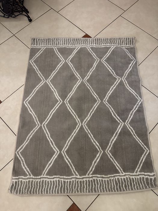 Dywan 120x160. Beżowy.