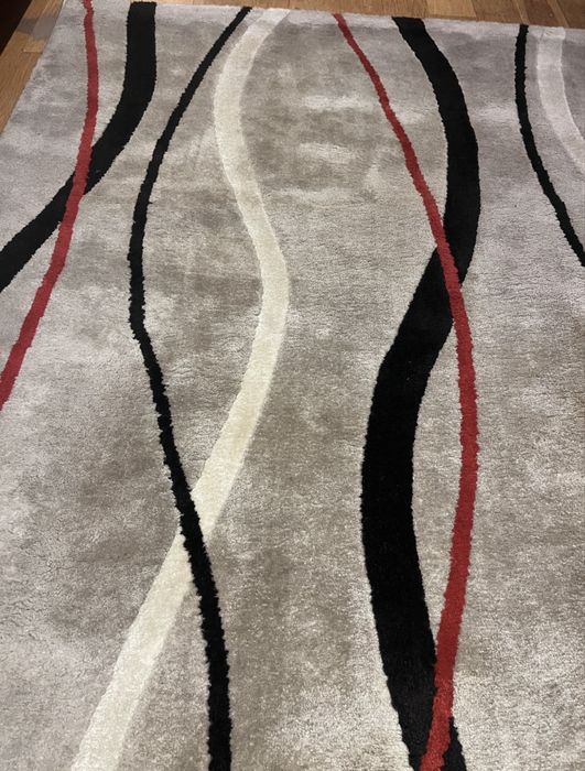 Gray rug with pattern447368147418501121