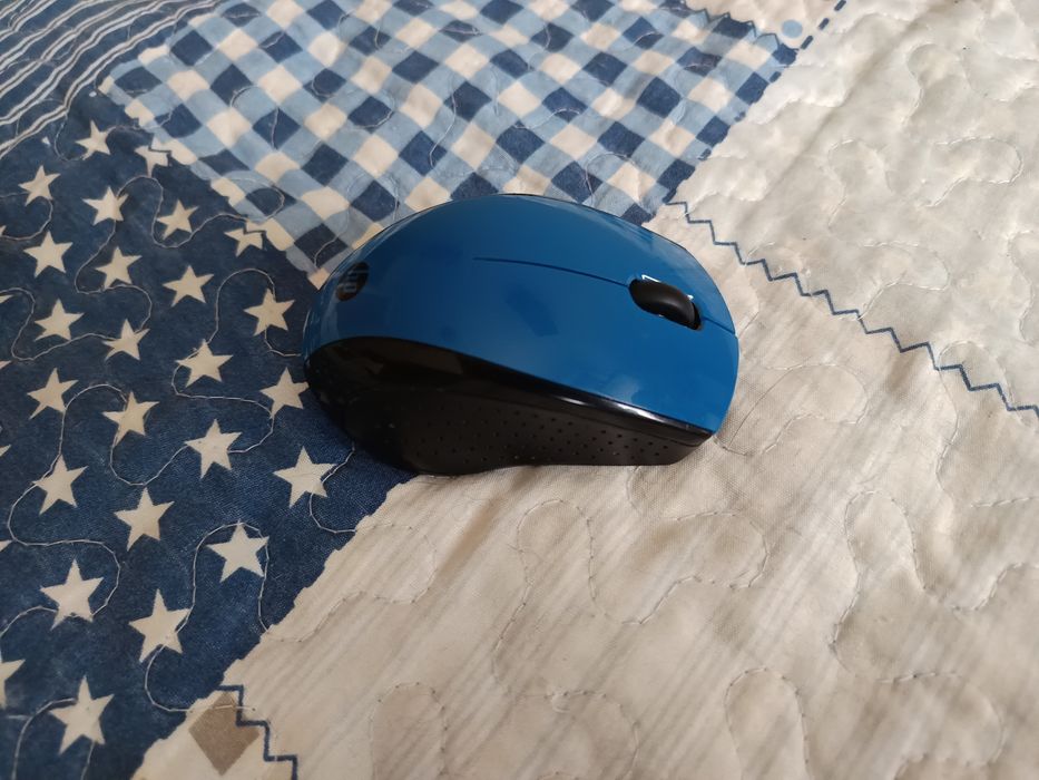 Computador usado sem bateria mas funciona e com kit básico para trabalho