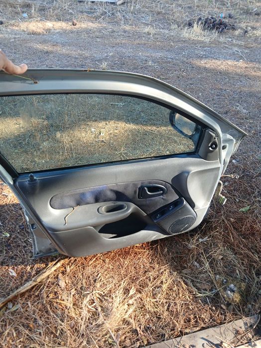 Portas completas com vidro a funcionar e outras peças Renault clio 2