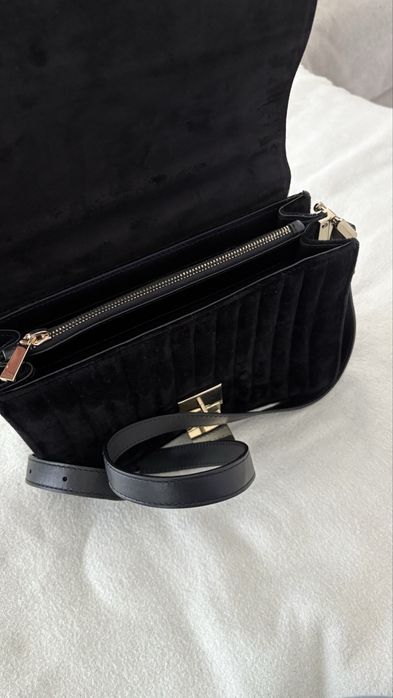 Carteira veludo preto Massimo Dutti