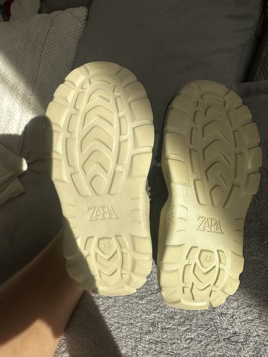 Zara Дутіки 25 р