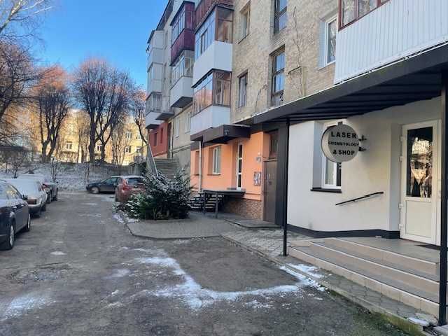 продаж  приміщення  під офіс чи магазин по проспекту Волі 62