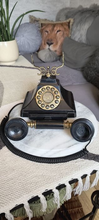 Telefon stacjonarny Retro w starym stylu.