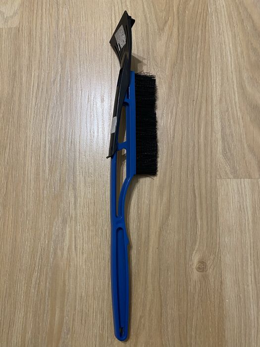 Щітка автомобільна скребок