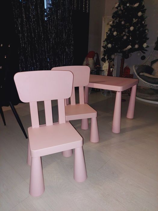 Stoliczek z krzesłami dla dziewczynki