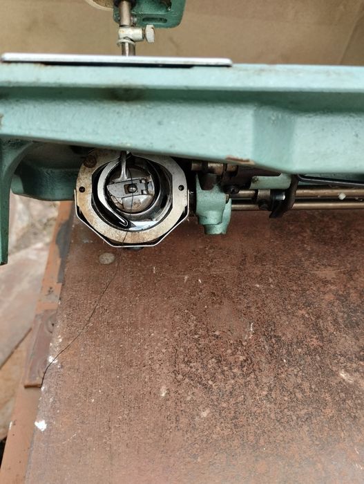 Швейная машинка без тумбы. Чайка.