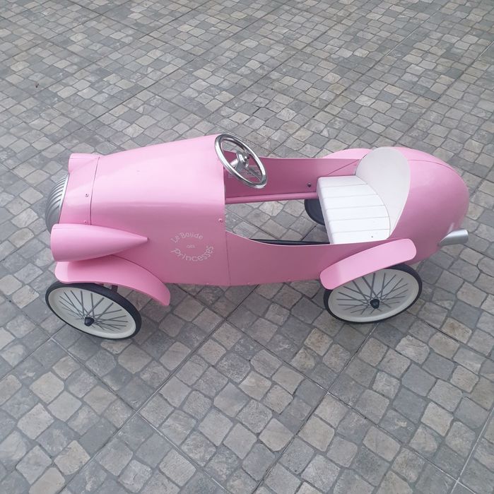 Carrinho a pedais como novo