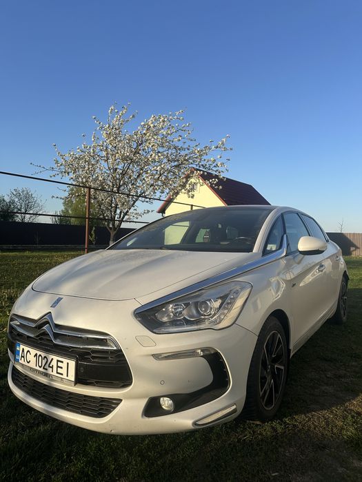 Продам DS5 2012 року гібрид
