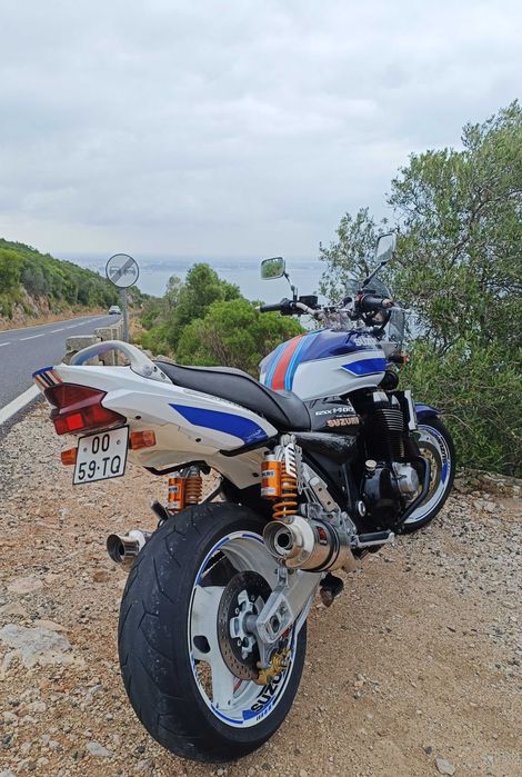 Suzuki gsx 1400 em  bom estado.
