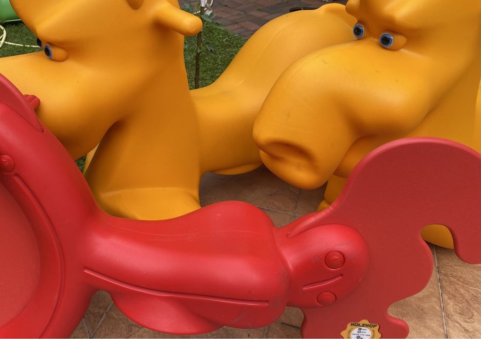 Płac zabaw. Bujaki na sprężynie.