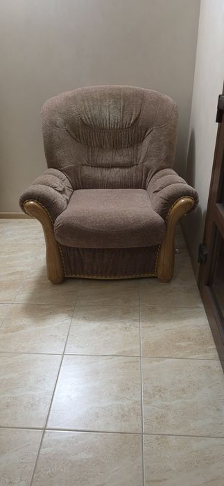 Диван та два крісла в класичному стилі колір коричневий