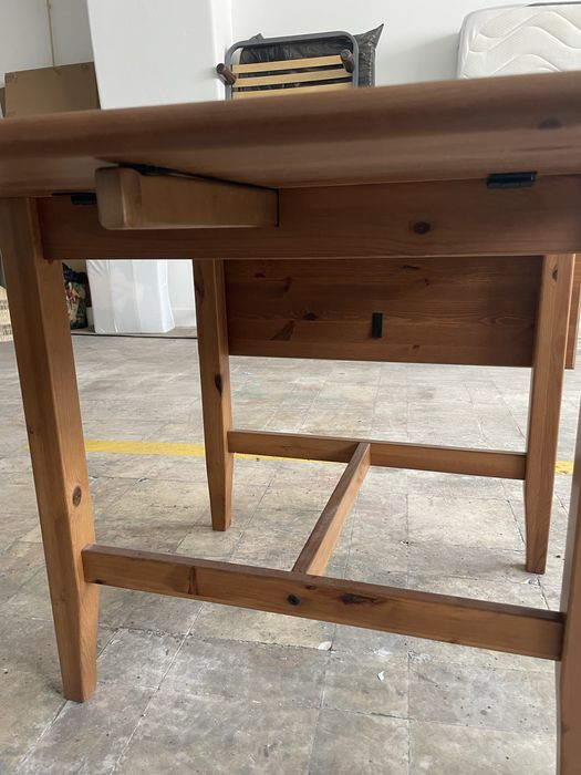Mesa com abas rebatíveis