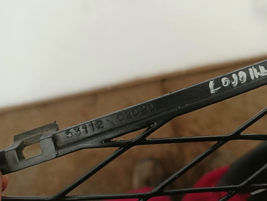 Toyota Corolla E12 02-04 kratka środkowa zderzaka przód dół dolna