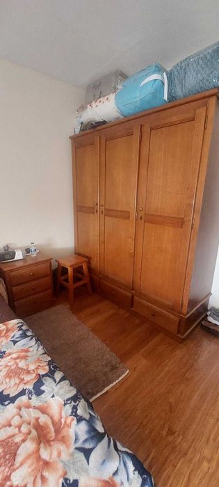 Quarto em castanho