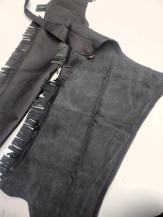 Czapsy westernowe – nowe, skóra licowa, czarne S