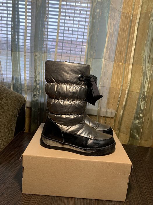 Сапожки для дівчинки зимові.