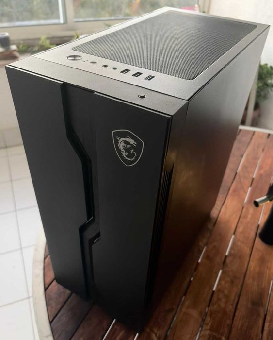 Caixa MSI Vampiric 010 RGB
