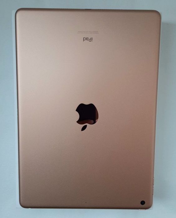 iPad 8 32GB wifi A2270 Gold цілий робочій подарунок!
