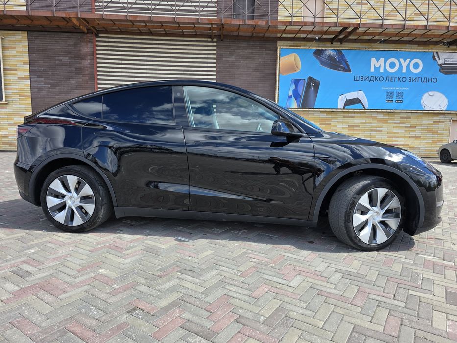 Продам авто Tesla model Y 2023р.
