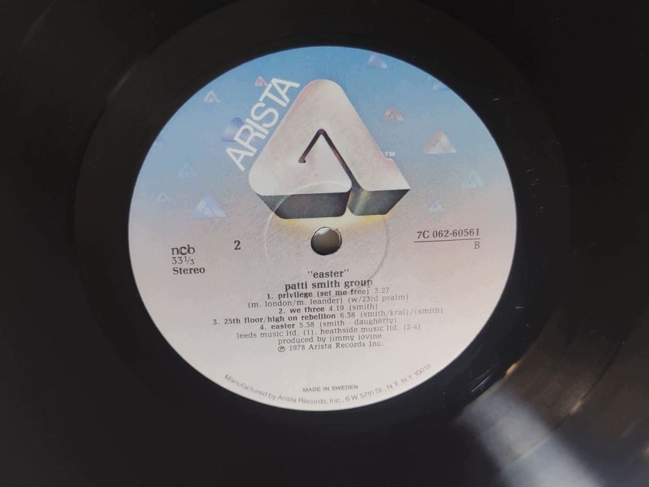 Patti Smith Group – Easter. Arista. VG+