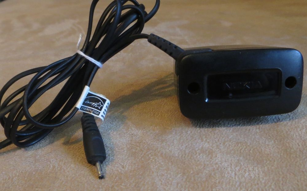 Nokia 5800 / 6101 / 70 – 220 V and 12 V Car Chargers64552551376002121